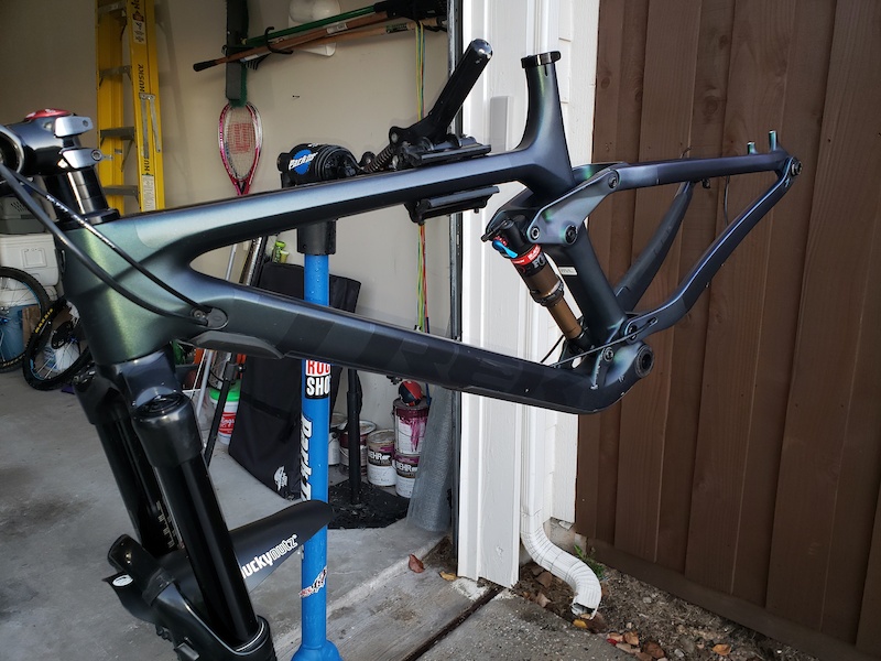 2020 Trek Remedy 9.9 frame M/L and Rock 