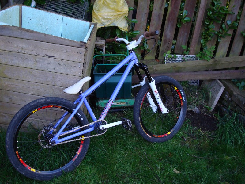 yet another picture of my bike but with dmr chaintugs that have been cut and filed instead of those stupid bolt on things