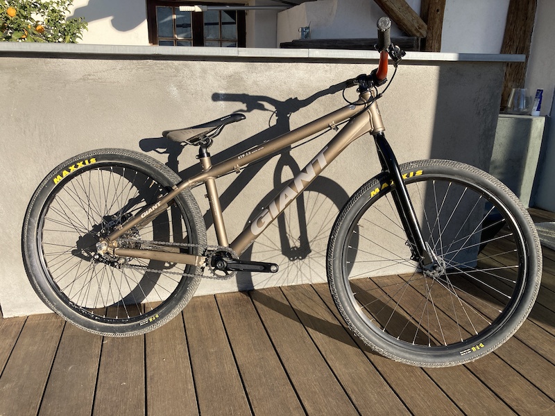 Giant STP2.0 Dirt Jumper For Sale