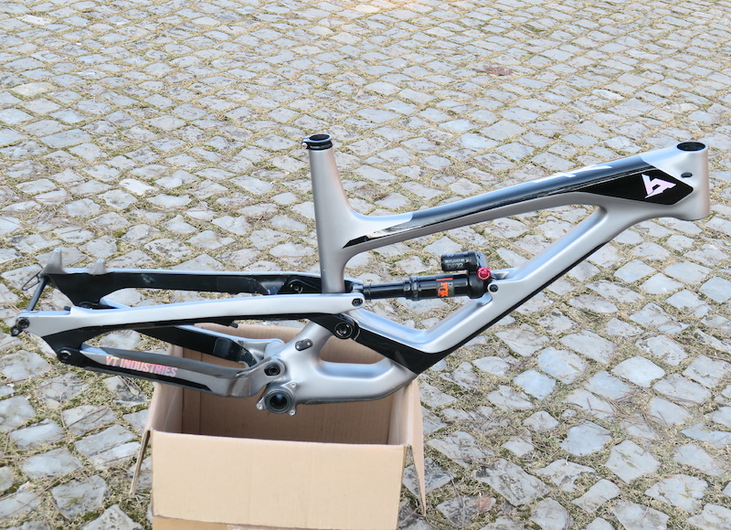 yt carbon frame