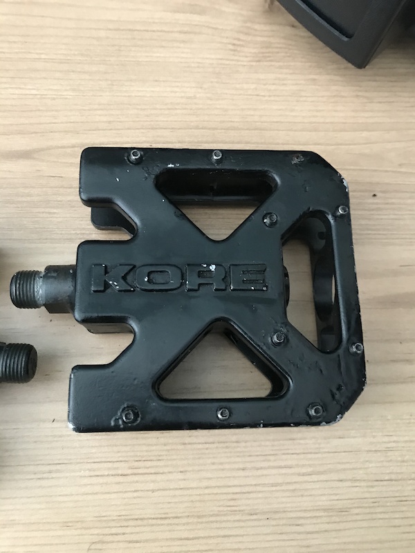 kore flat pedals