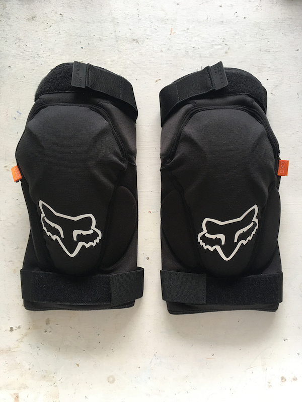 2020 Fox Racing Launch Pro Knee Pads D30 - M For Sale