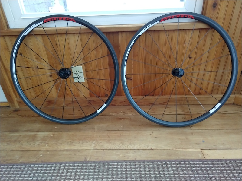 Syncros RL 1.1 Carbon Tubeless Ready Wheelset For Sale
