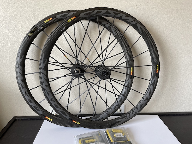 Mavic Cosmic Ultimate Carbone Tubular lightweight Front