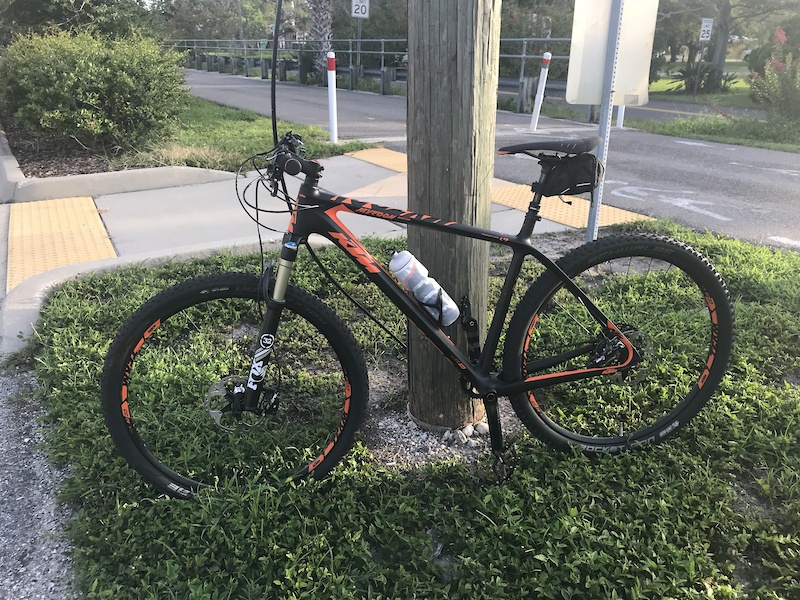 ktm myroon master carbon