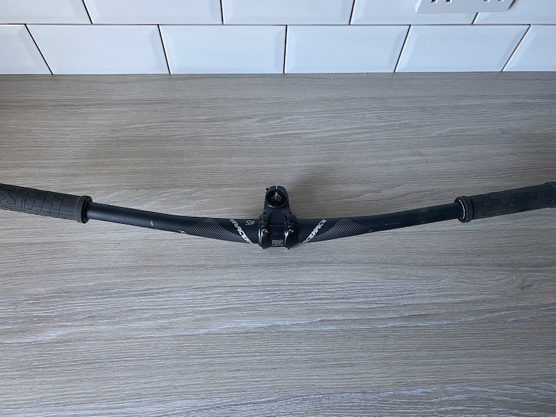 2020 Race face bars, stem and grips For Sale