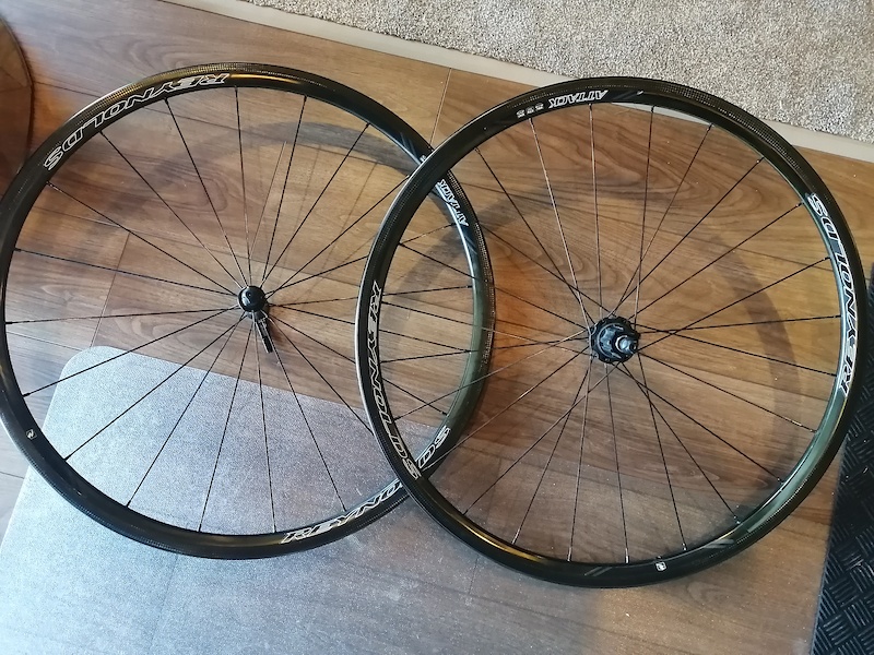 reynolds attack carbon clincher wheelset