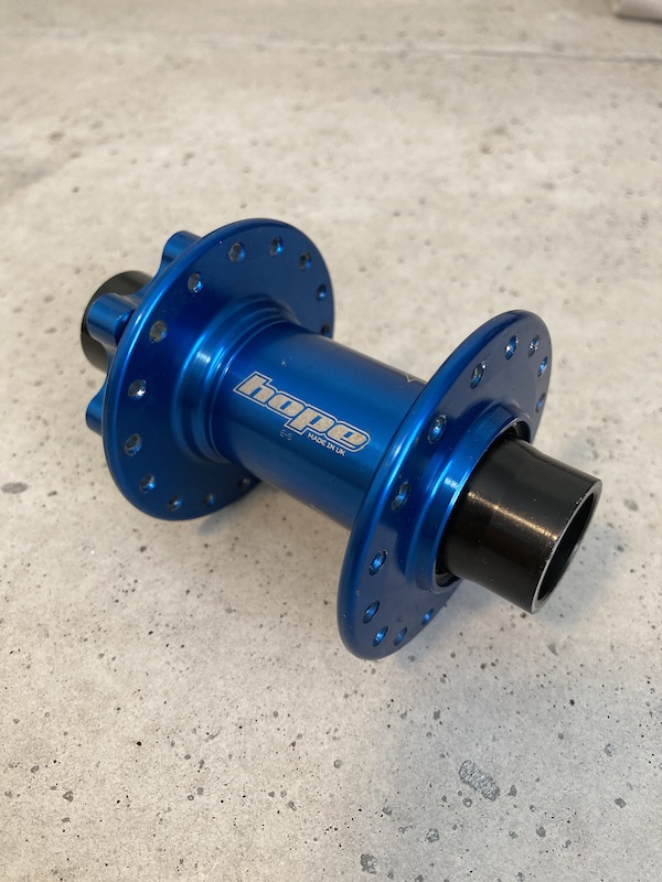 Hope Pro 4 Front hub 32h 20x110 (easily convertible) For Sale