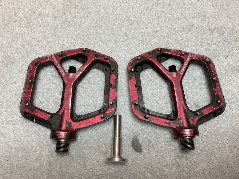 race face atlas flat pedals