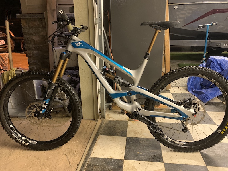 2019 yt capra cf pro race