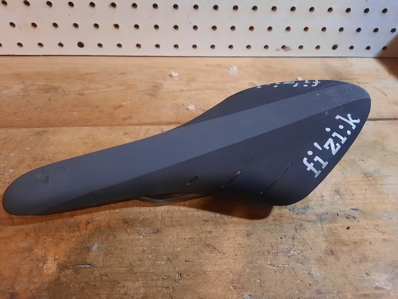 Selle Fizik Arione CX – Renfort Carbone, Rails K:ium, Titane, 300mm, Occasion Top état
