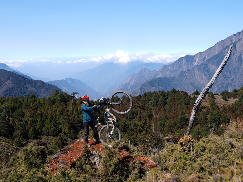 老弱婦孺的丹大林道七彩湖推車之旅 重裝上陣 Pinkbike
