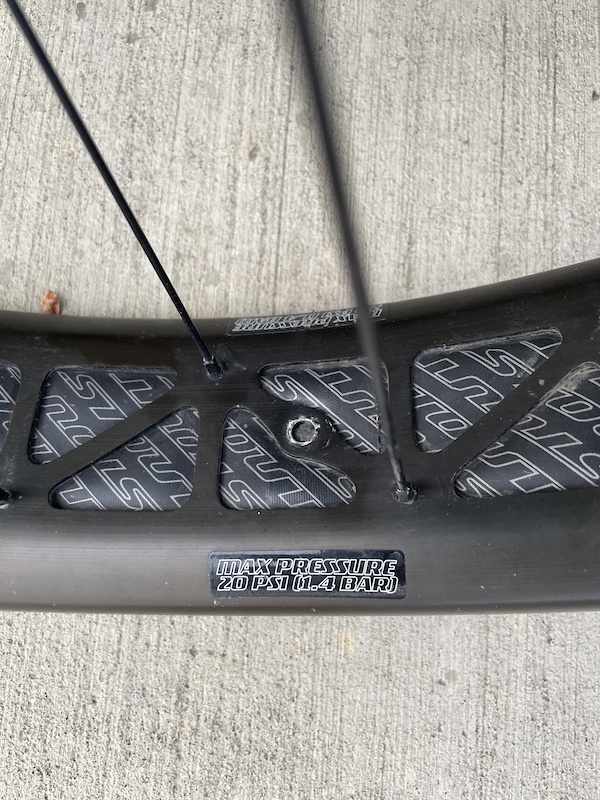 Dt swiss sales br 2300 tubeless