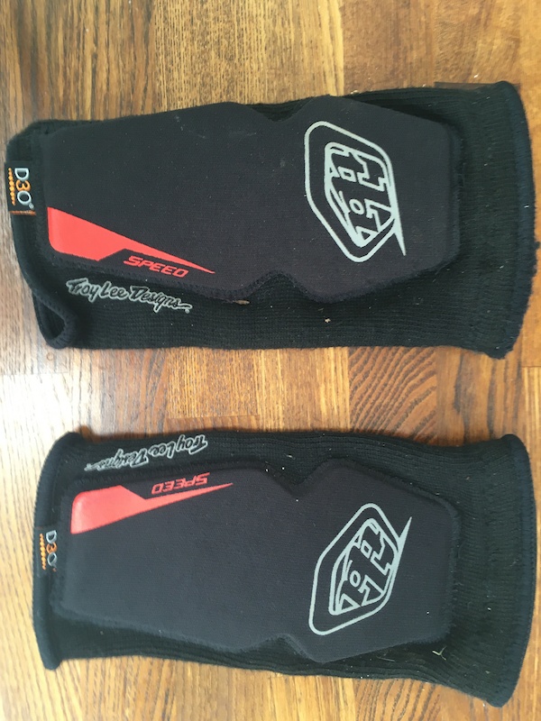 TLD d30 kids knee guards - new For Sale