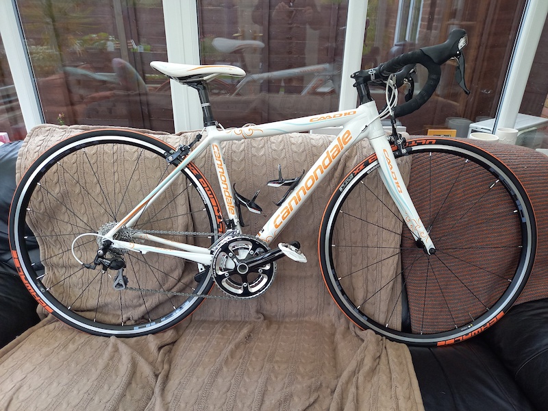 2014 Cannondale CAAD 10 105 Road Bike 44cm Ladies For Sale