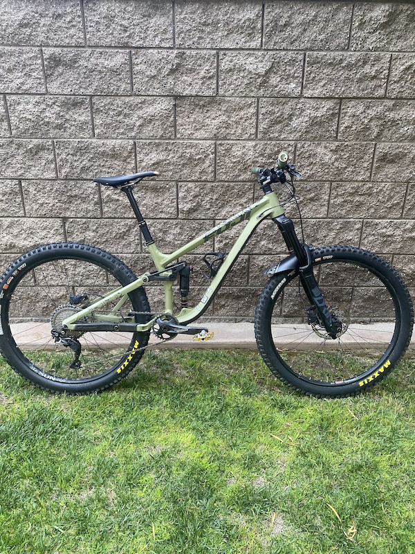2020 fuji auric