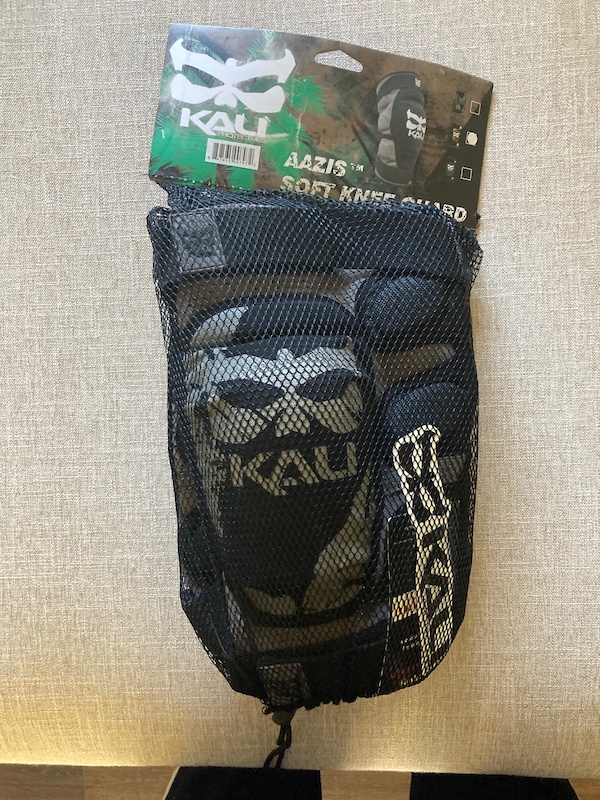 Kali protectives Aazis knee pads For Sale