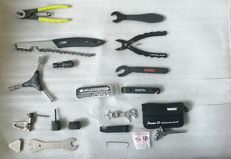 Basic Bike Maintenance Tool Set 15 + 2 Pieces For Sale