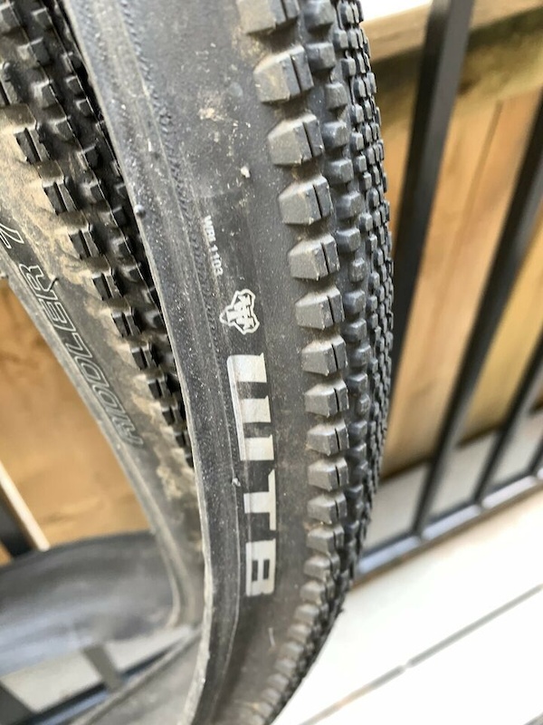 700x37c tires