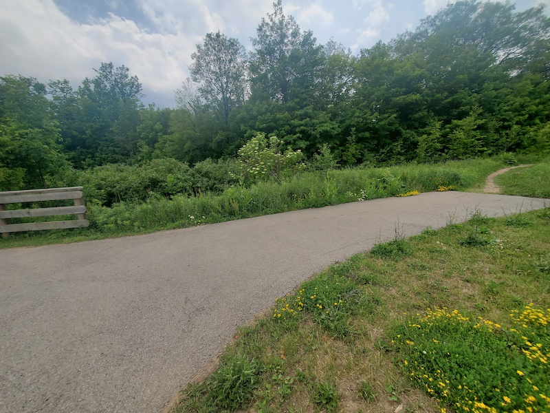 16 Mile Creek Loop Connector Multi Trail - Oakville