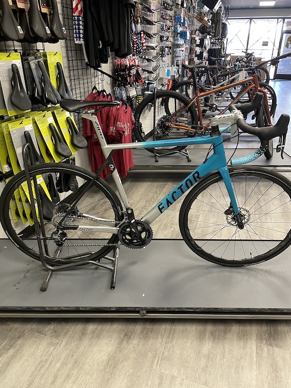 2021 Factor O2 Custom - Miami Blue - 56cm For Sale