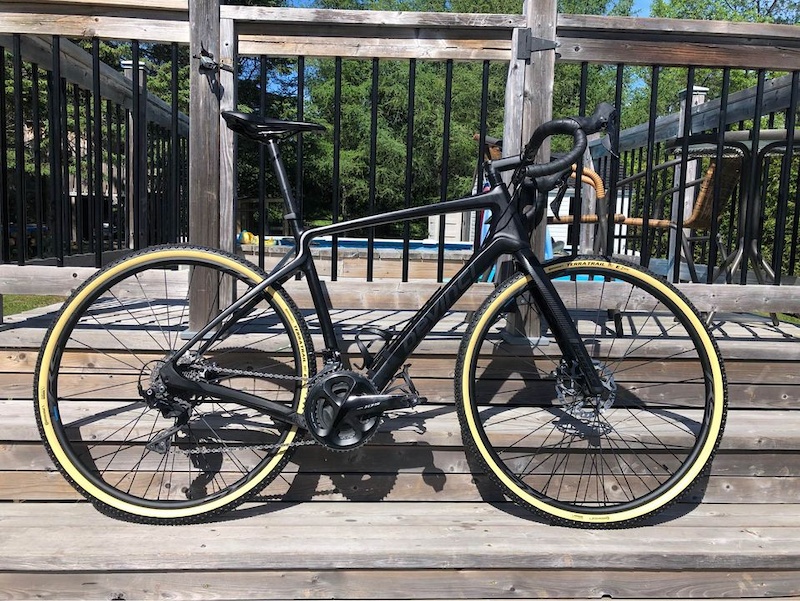 devinci hatchet gravel bike