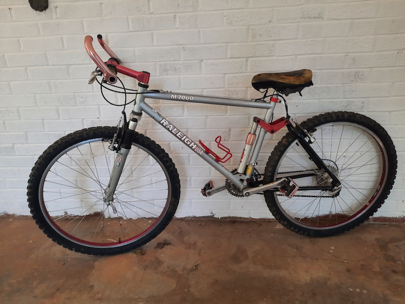 Raleigh m7000 sale mountain bike