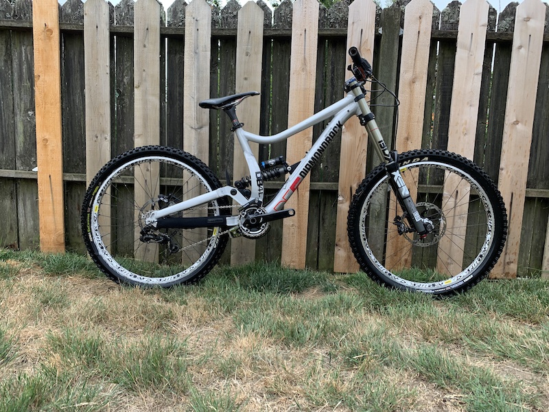 Diamondback 26” DH Medium w/extra set of tires For Sale