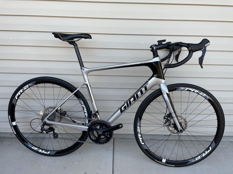 2017 Giant DEFY CARBON DISC BRAKE BIKE 