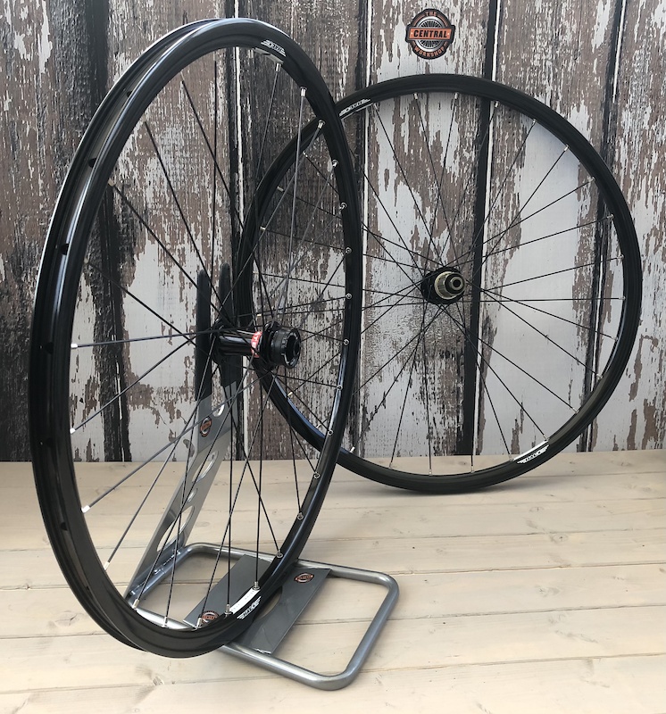 2022 Halo White Line Novatec 700c Gravel Road hand Wheels For Sale