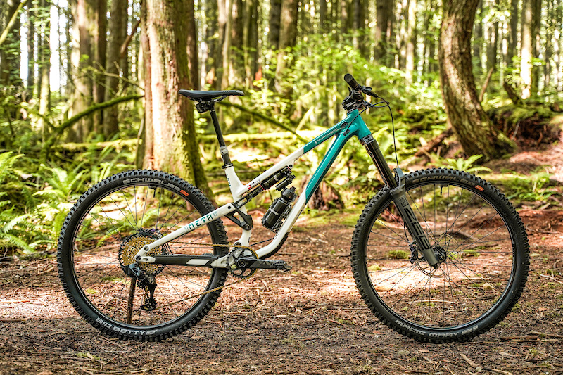 Bike Check Tom Bradshaw s Commencal Meta AM 29 Pinkbike