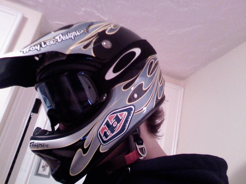 Sportin' the new TroyLeeDesigns D2 Carbon Flames.