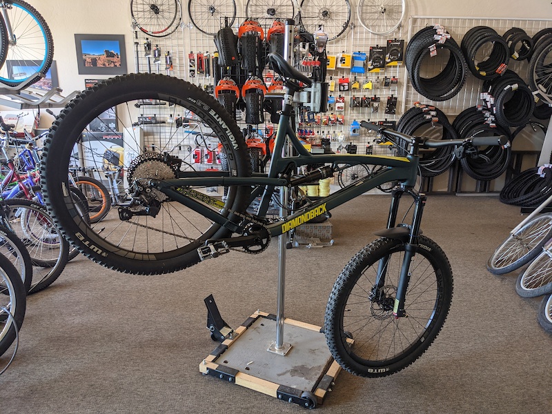 Diamondback release 1 online mountain bike