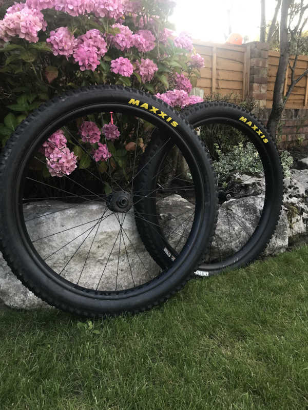 2020 Bontrager LINE 40 27.5+ Wheelset 