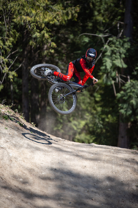 gravity dirt jump bike