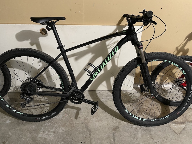 2019 specialized rockhopper specs