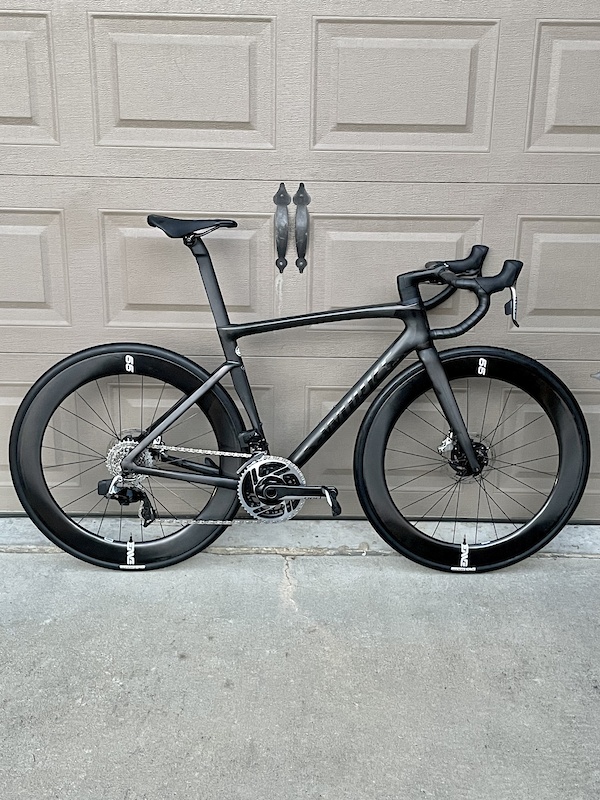 S-Works Venge (2021) custom build w. Ultegra Di2 and Enve 65 