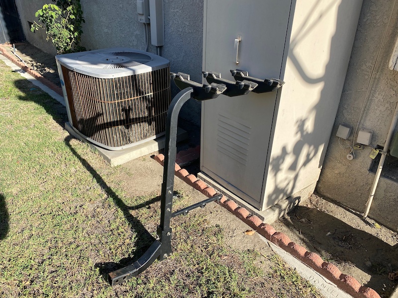 YAKIMA 3 BIKE RACK FOR 2" RECEIVER For Sale