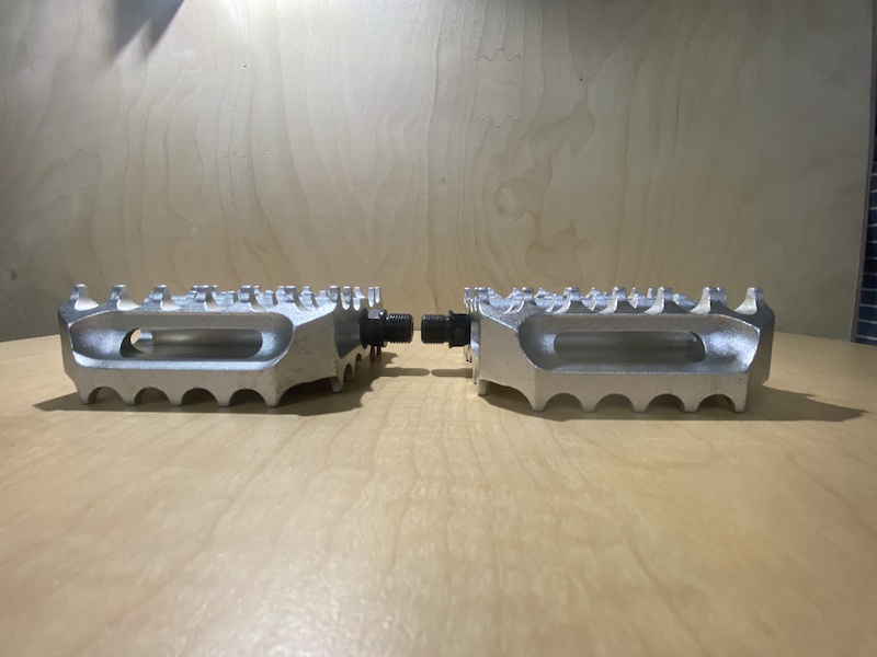 パーツ BROOKLYN MACHINE WORKS SHINBURGER PEDAL Brooklyn Machine Works Shin Burger pedals Yikes. : r/bmx
