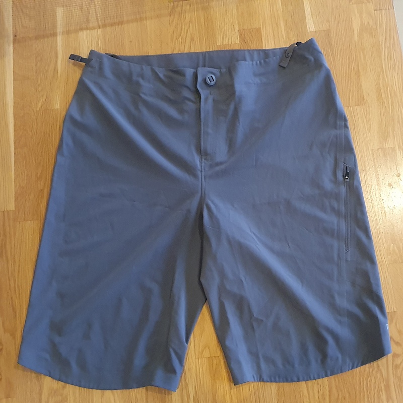 2020 Patagonia Dirt Roamer shorts, Size 34 / Large, Grey For Sale
