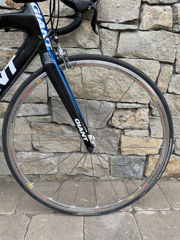 2010 Giant TCR Advanced W Carbon Road Bike - Medium For Sale