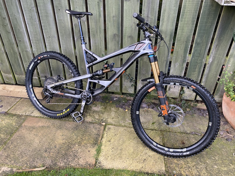 2016 yt capra cf pro race