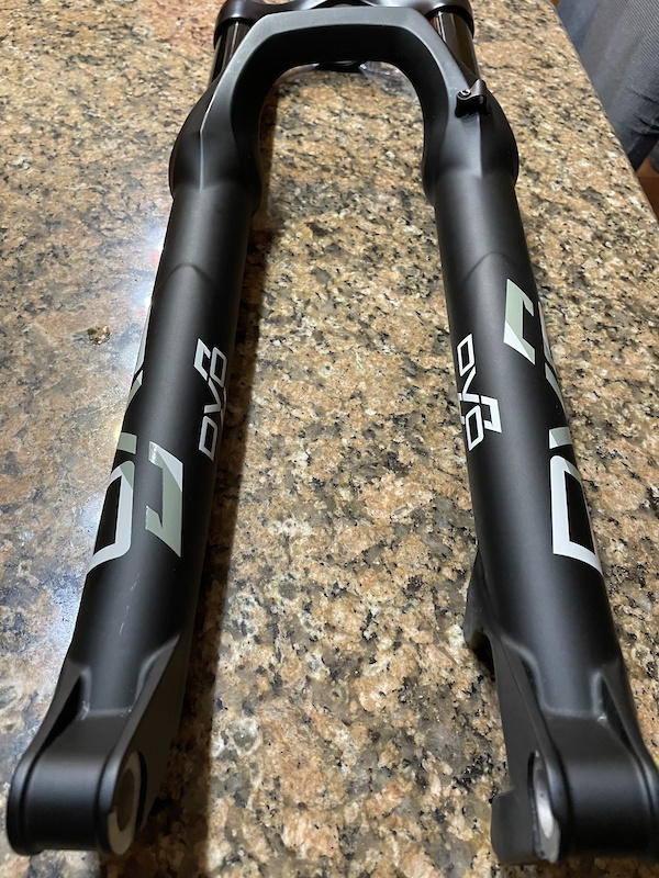 2021 Mint, stiff AF DVO diamond D3 140mm For Sale