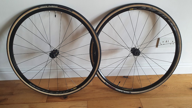 2020 Mavic Aksium disc wheelset + Vittoria Rubino tyres For Sale