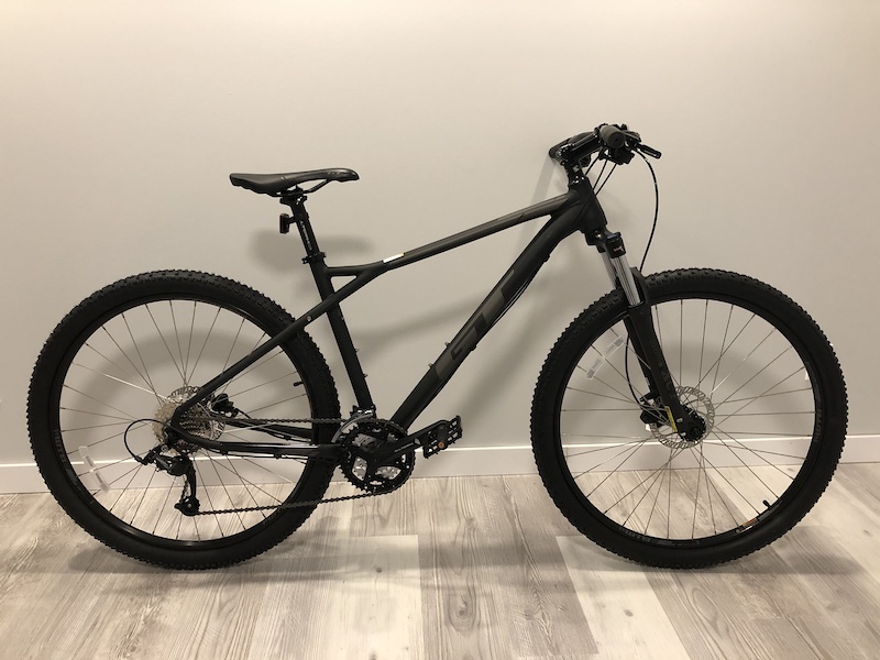 2021 Brand New GT Avalanche Mountain Bike Large Frame For Sale