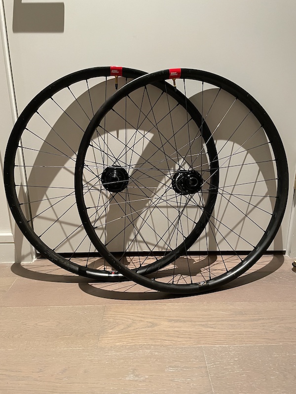 2021 Santa Cruz Reserve DH Carbon Rims Race Face Vault Hubs For Sale