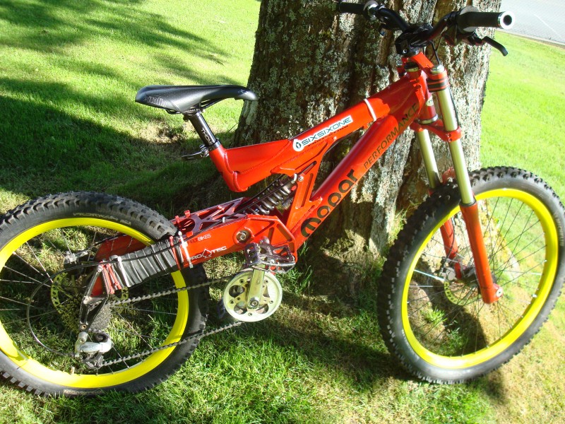 Fresh coat of red paint, new decals. Hayes breaking system, boxxer rock shox, mag 30 DH 24 inch rear rim, mag 30 DH 26 inch front rim, 2.8 inch wide Michelin front tire, 2.8 inch wide nokian rear tire. thomas seat post and a ton of other random stuff i cant remember.