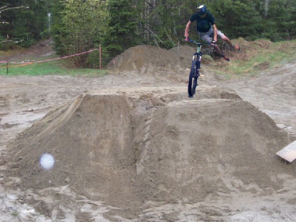 Cameron Bellamy doing his first No Foot Can and landing it pretty sketchy