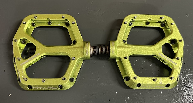race face atlas flat pedals