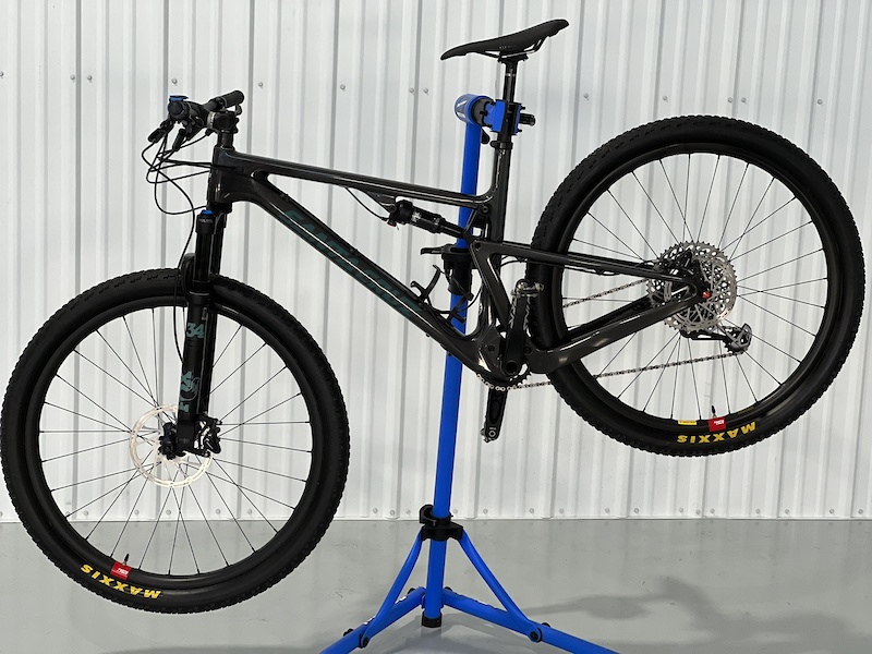 2020 Santa Cruz Blur S-Kit TR Carbon, XO1, Reserve Wheels For Sale